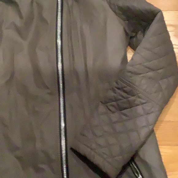 Beautiful Coat - Picture 2 of 5